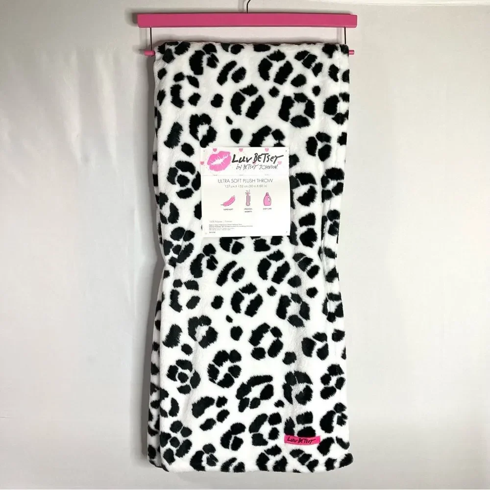 Betsey Johnson Throw Blanket Black and White Animal Pattern Ultra Soft Plush NWT